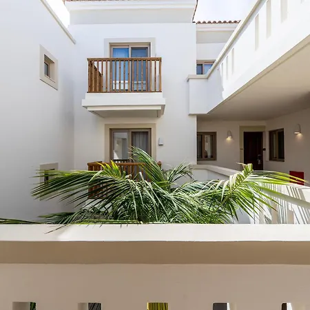 Aegean Ξενοδοχείο με διαμερίσματα 4*